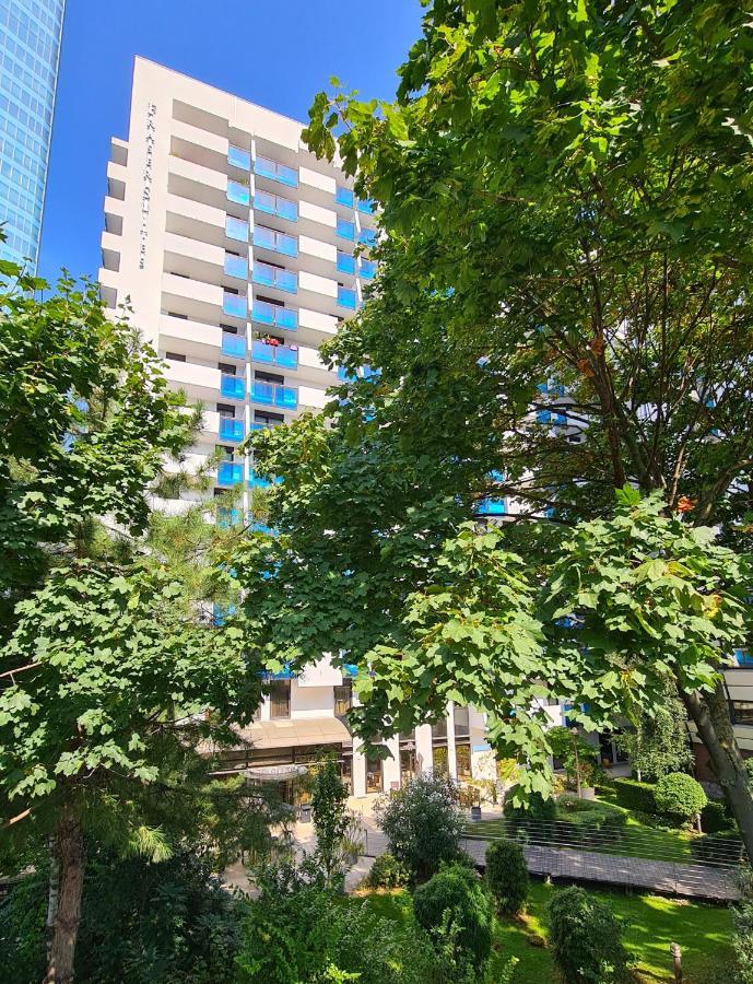 Fraser Suites Paris La Defense Courbevoie Kültér fotó The building in 2019