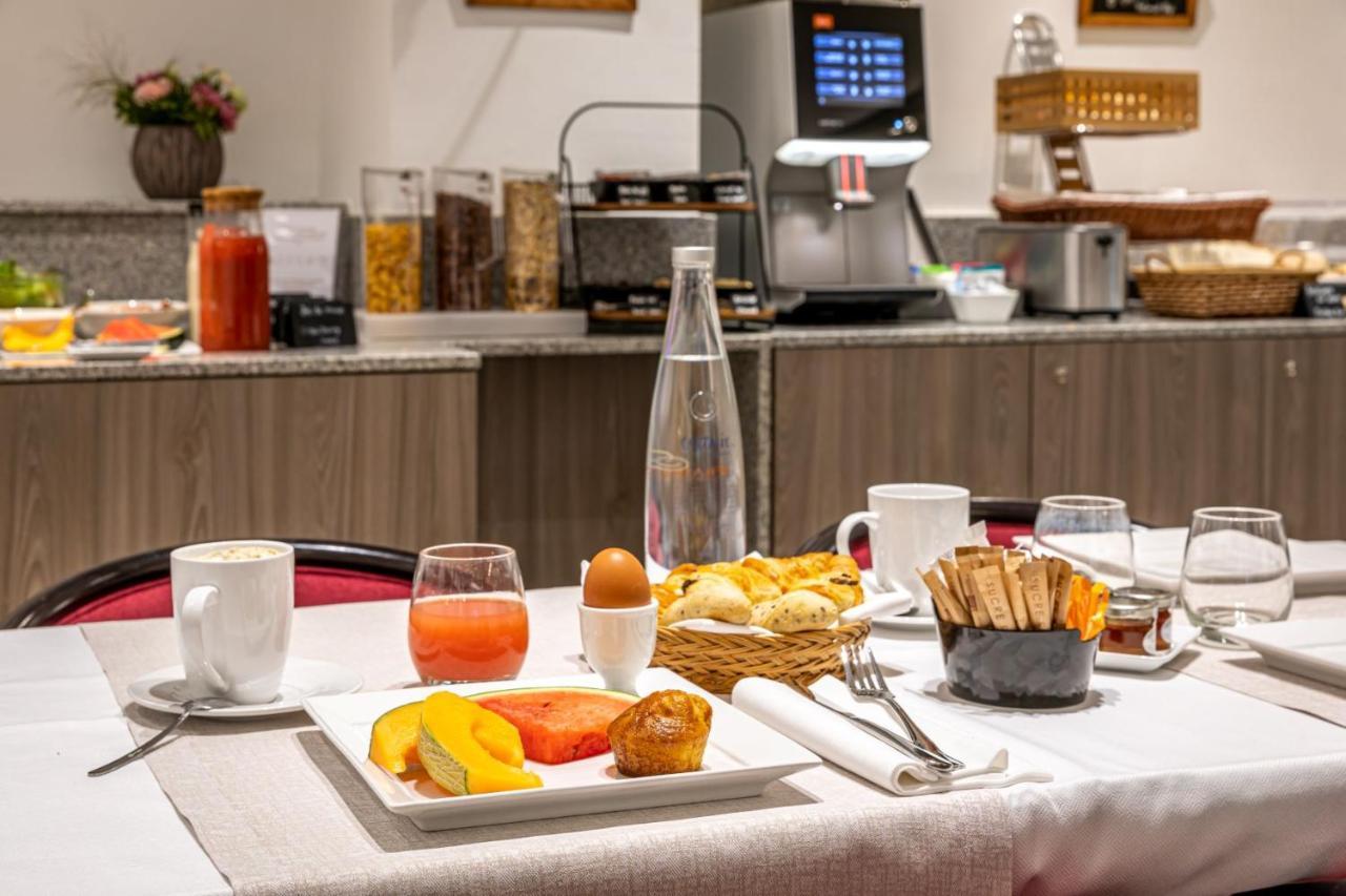 Fraser Suites Paris La Defense Courbevoie Kültér fotó Breakfast at the hotel