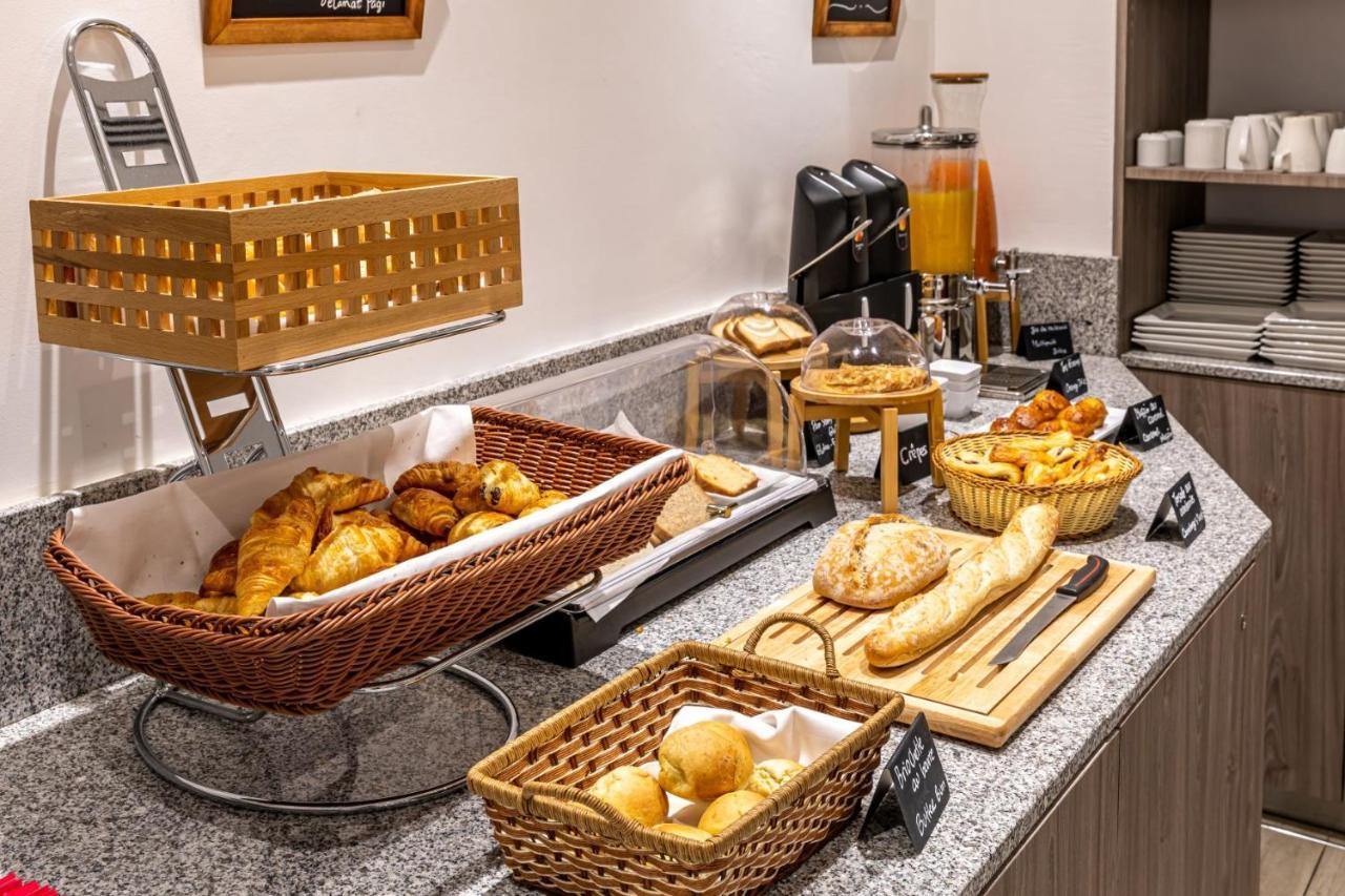 Fraser Suites Paris La Defense Courbevoie Kültér fotó A breakfast buffet at a hotel