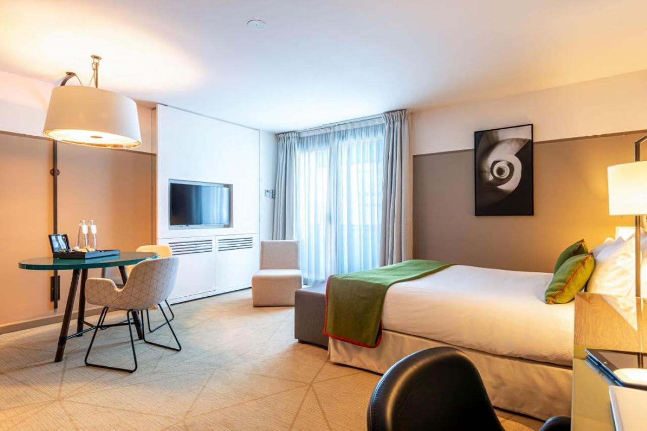 Fraser Suites Paris La Defense Courbevoie Kültér fotó A room at the hotel