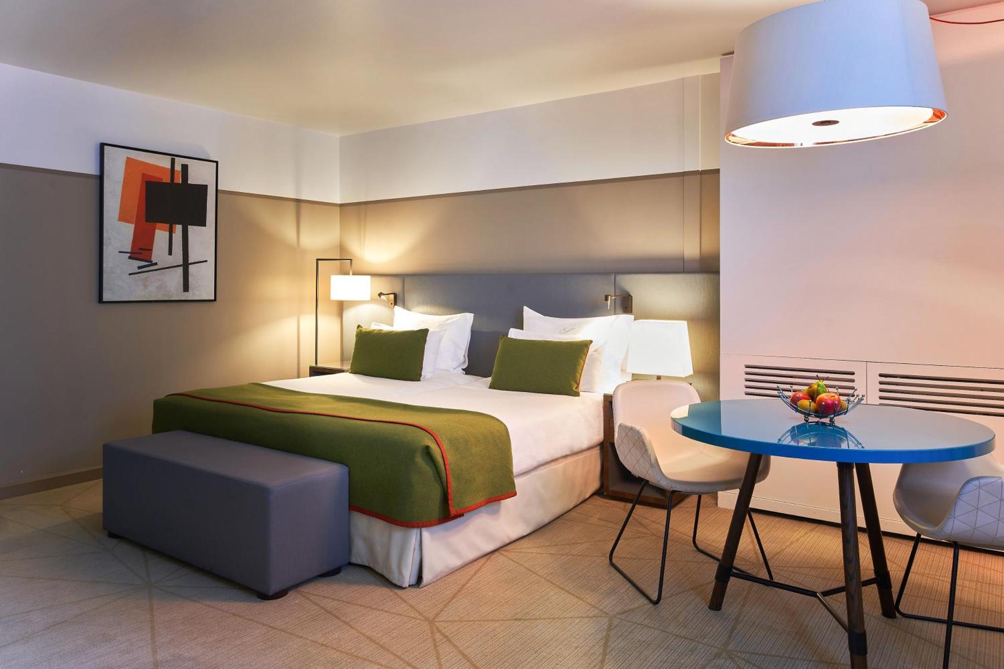 Fraser Suites Paris La Defense Courbevoie Kültér fotó A room at the hotel