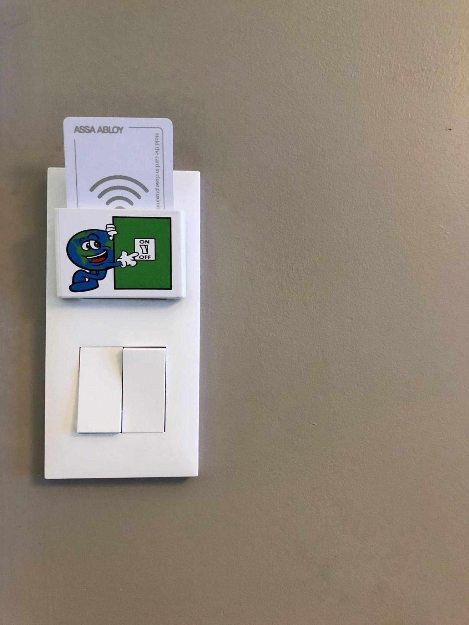 Fraser Suites Paris La Defense Courbevoie Kültér fotó A key card reader