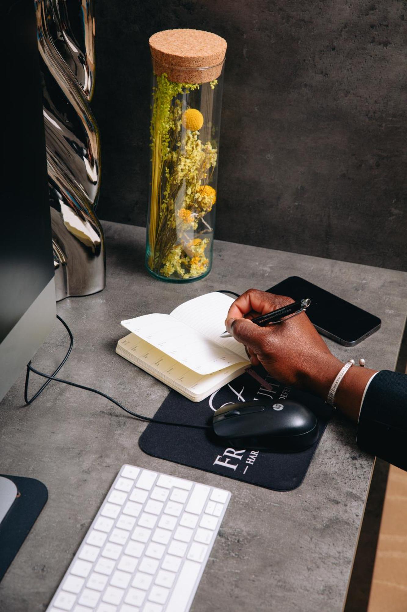 Fraser Suites Paris La Defense Courbevoie Kültér fotó A wireless mouse