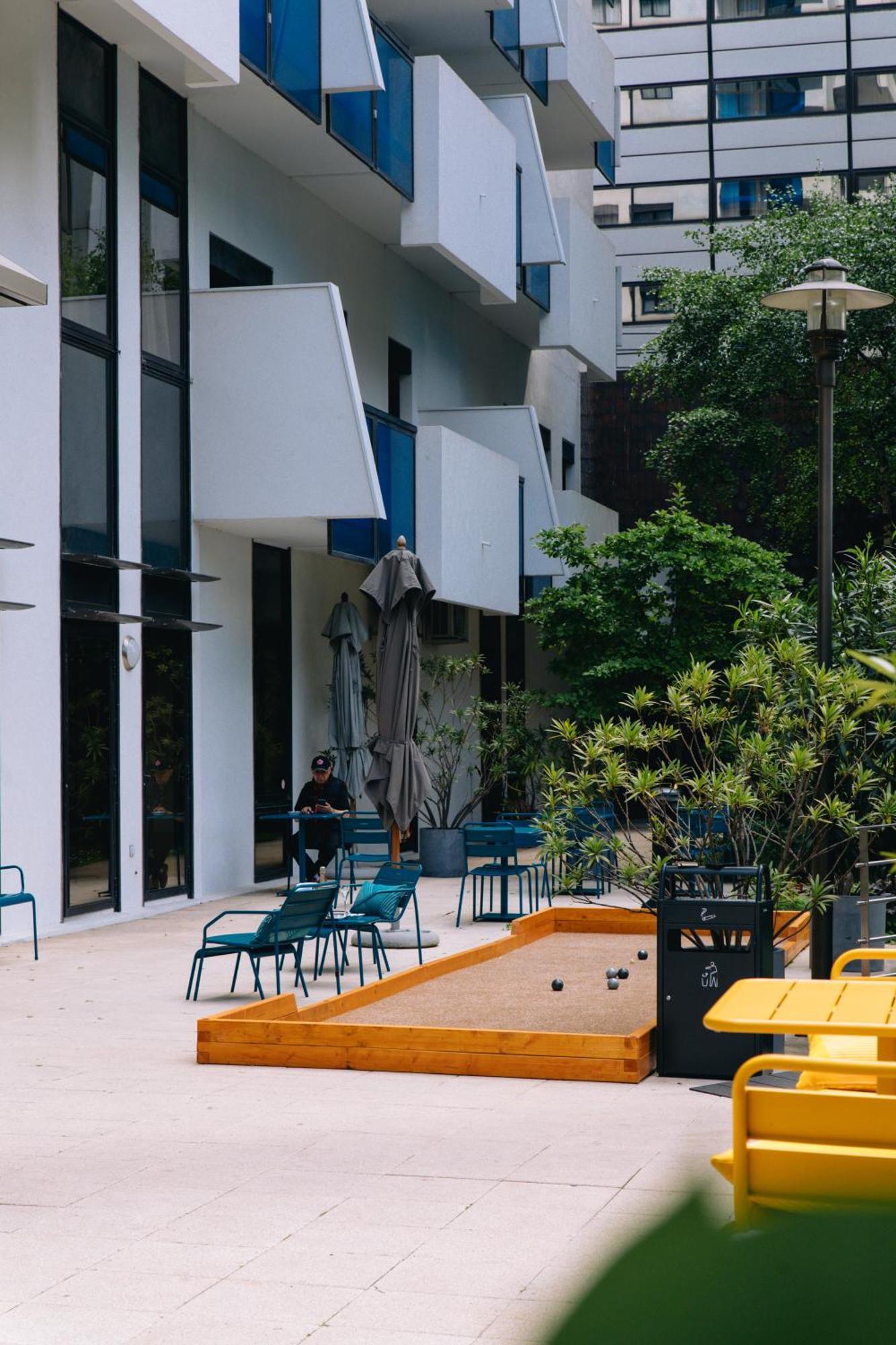 Fraser Suites Paris La Defense Courbevoie Kültér fotó A bocce ball court in the courtyard of the University of New South Wales, Australia