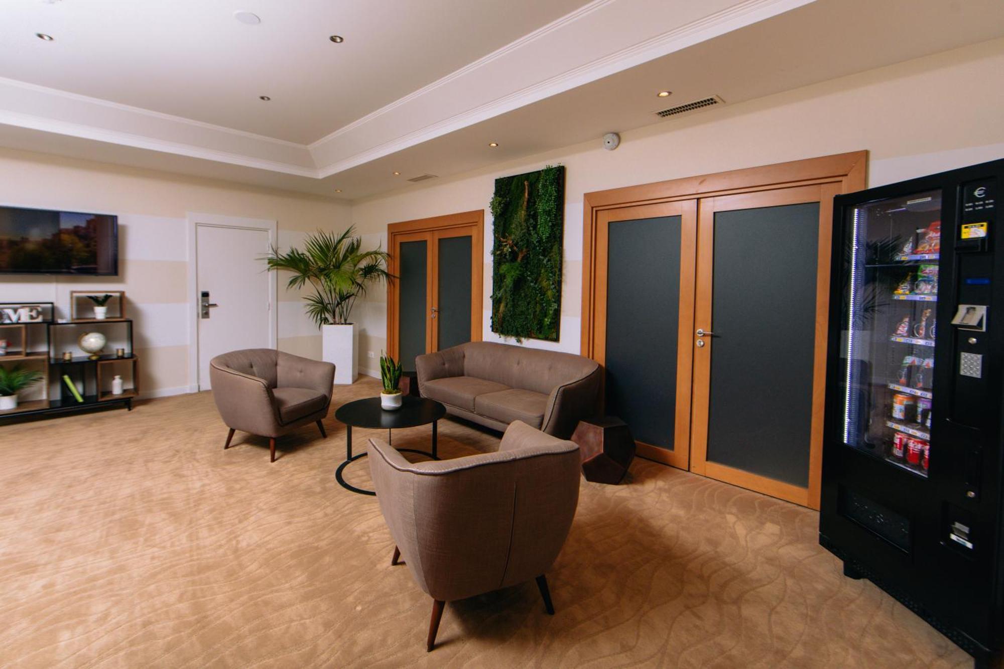 Fraser Suites Paris La Defense Courbevoie Kültér fotó The waiting room at the clinic