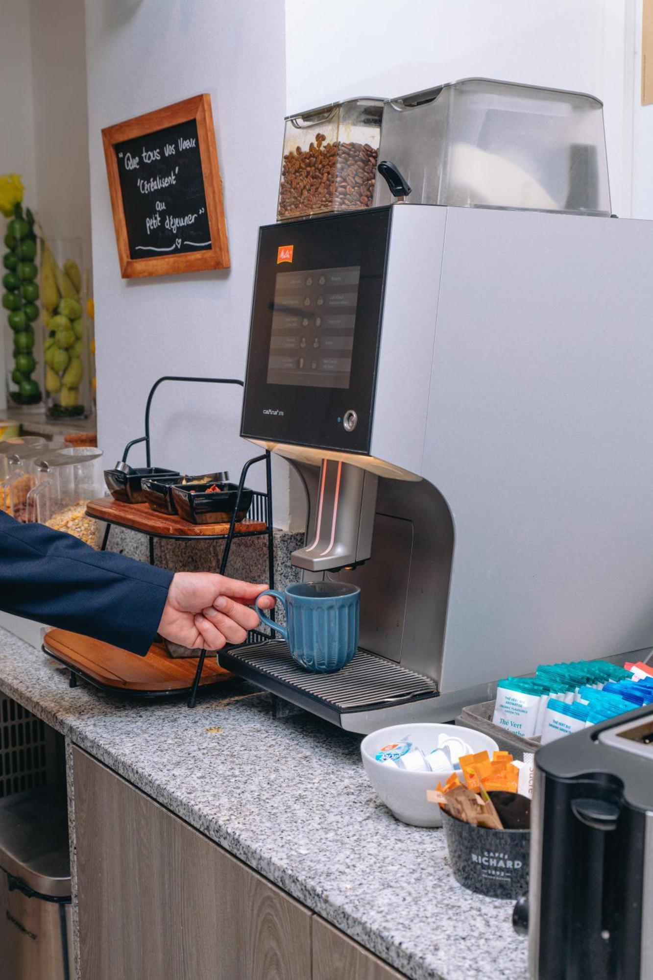 Fraser Suites Paris La Defense Courbevoie Kültér fotó A coffee machine