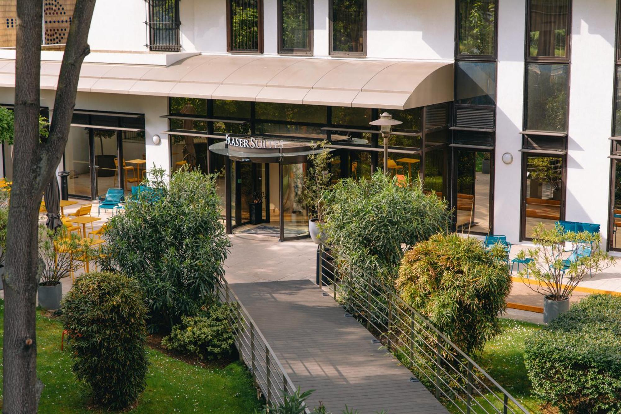 Fraser Suites Paris La Defense Courbevoie Kültér fotó Entrance of the hotel