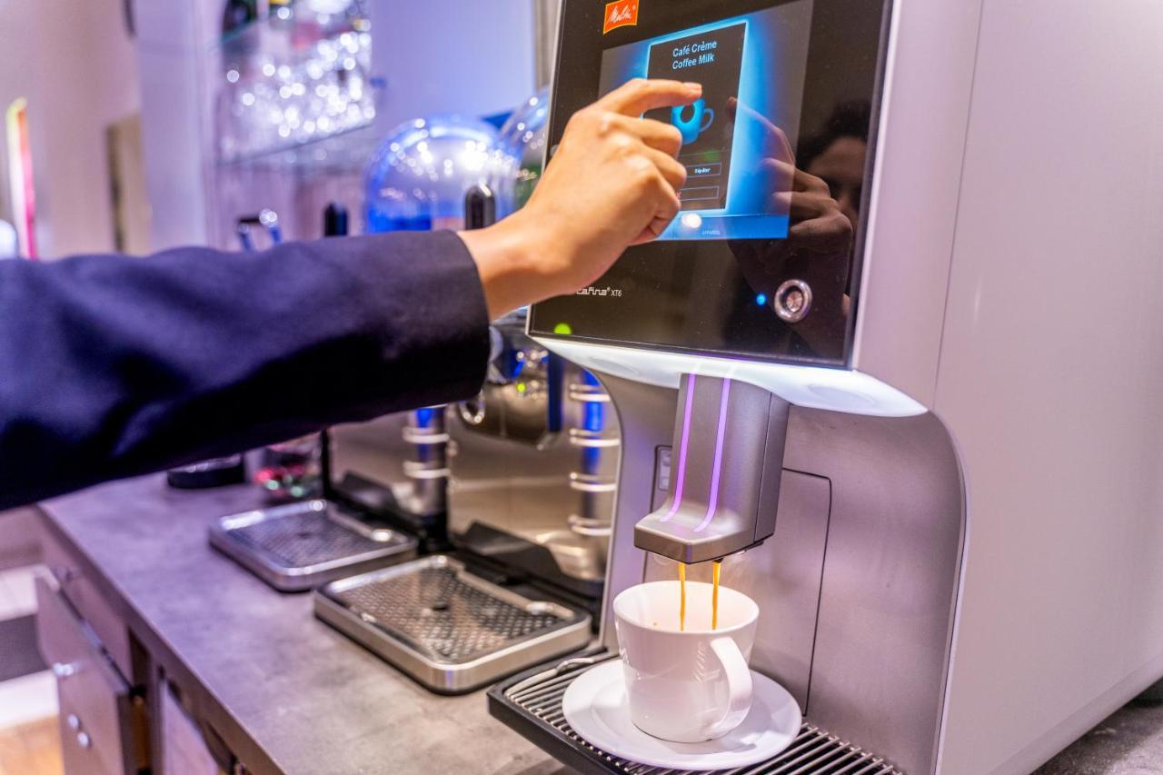 Fraser Suites Paris La Defense Courbevoie Kültér fotó A coffee machine